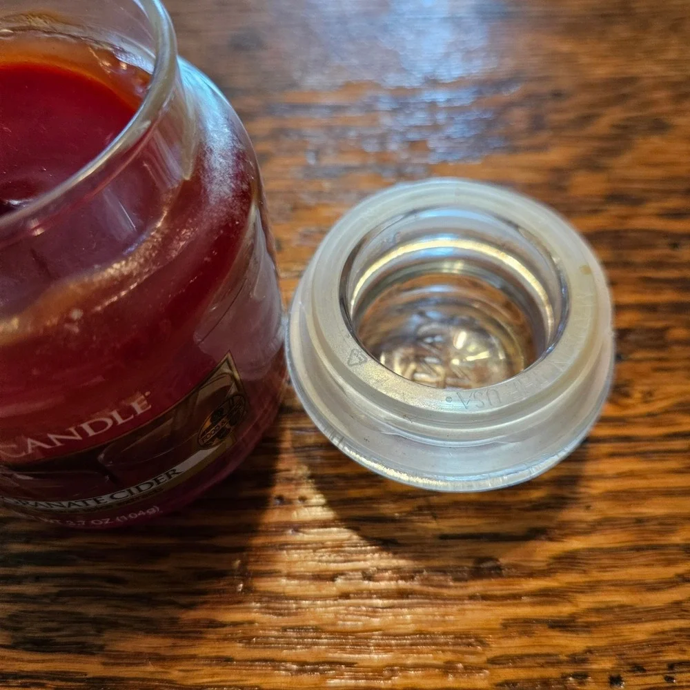 Yankee Candle Pomegranate Cider Small Jar Scented Candle 3.7 oz 104g - Pre Loved
